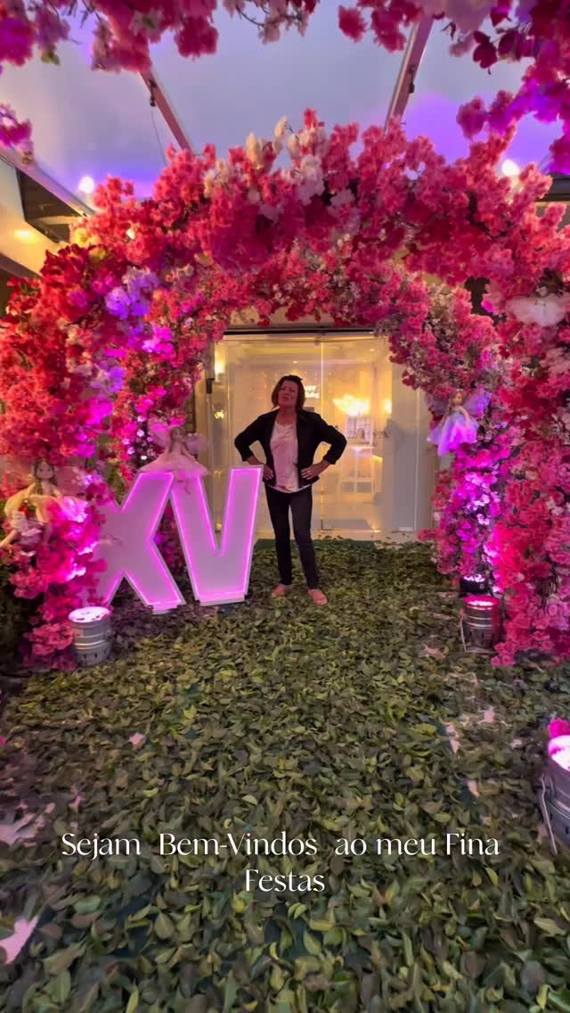 Instagram post from espacofinafestas. This post is in position 1.