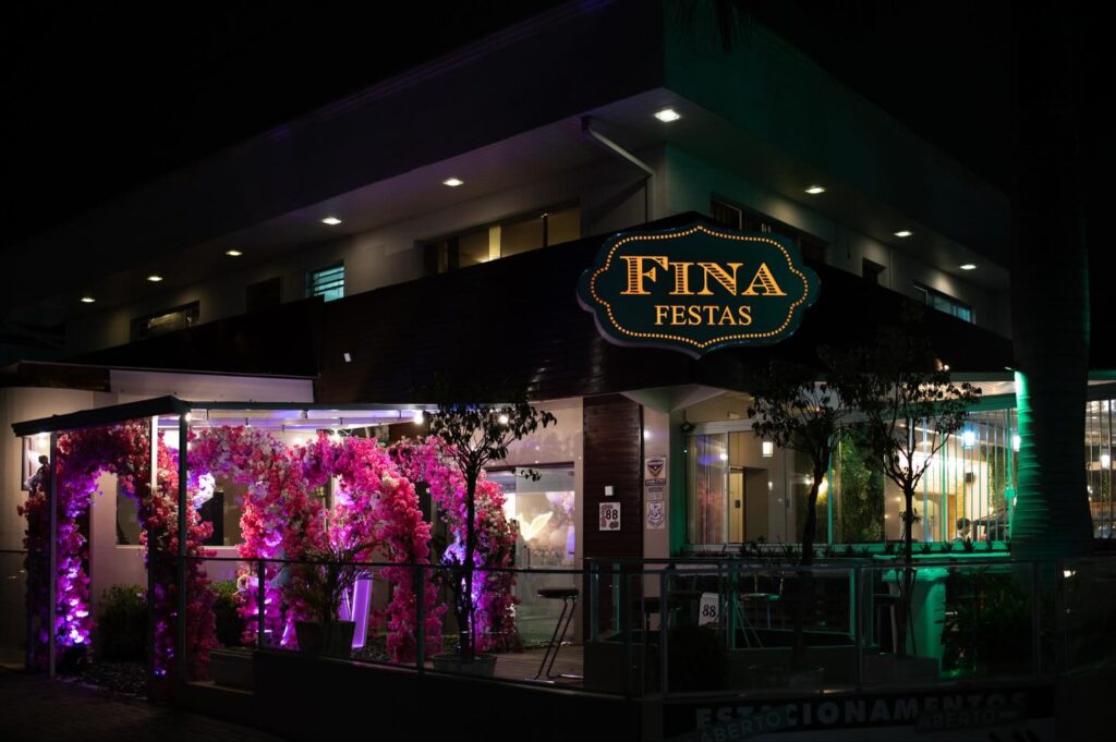 Instagram post from espacofinafestas. This post is in position 0.