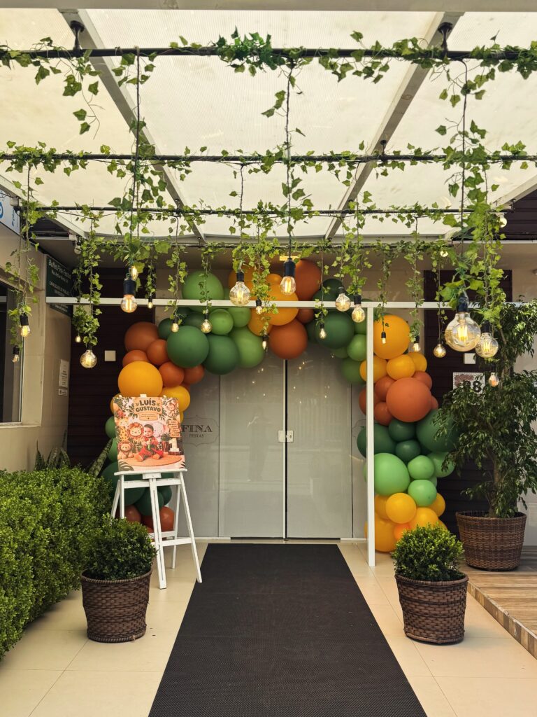 Instagram post from espacofinafestas. This post is in position 5.